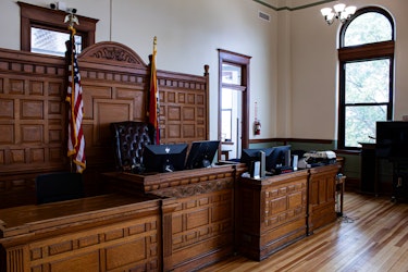 Managing Liability Claims in a Litigious Environment)