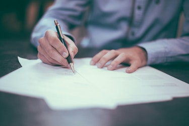 Comprehending and Adapting to Regional Claims Regulations)