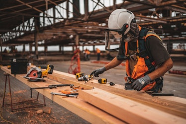 Strengthening Supply Chains: Navigating Vendor Management for Claims Professionals)