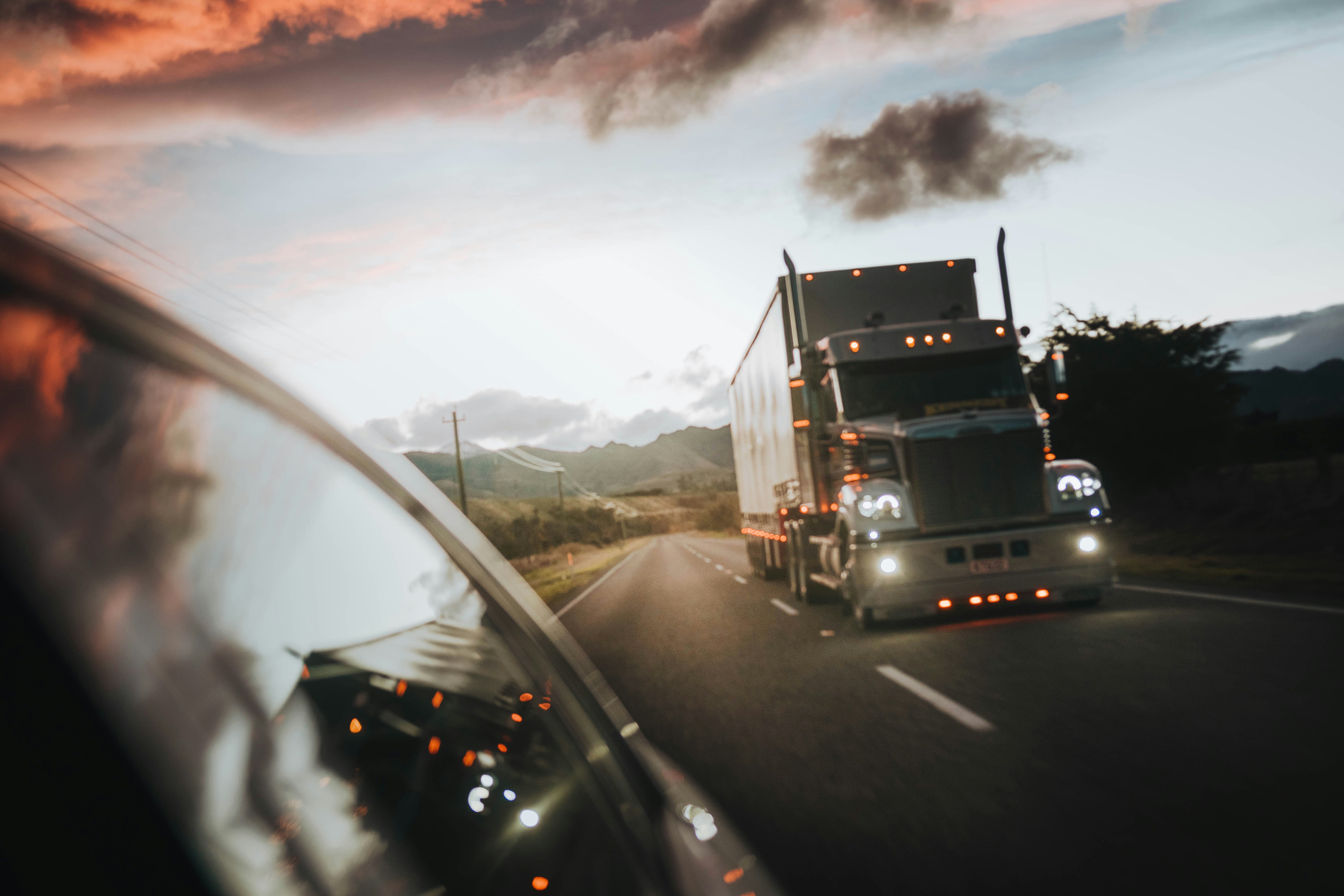 What a Truck Accident Lawyer Probes After a Big Rig Collision