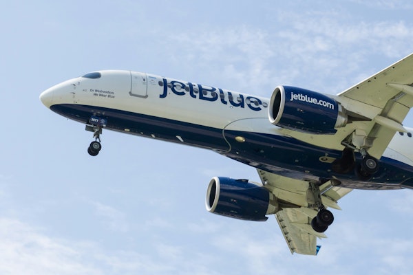 JetBlue Reports Suspected Drone Strike on JFK Approach as FAA Investigates