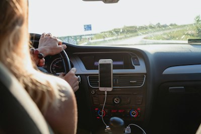 Smartphones Can Help Reduce Driving Risk - Insurance Claims News Article