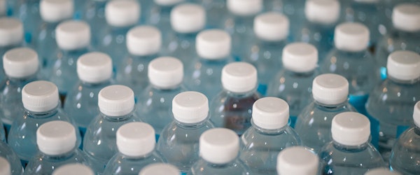 Study Reveals High Levels of Nanoplastics in Bottled Water (Carrier Management)