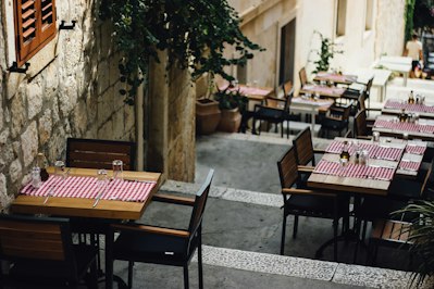 French Restaurant Ruling Puts Coronavirus Claims On Global Menu - Insurance Claims News Article