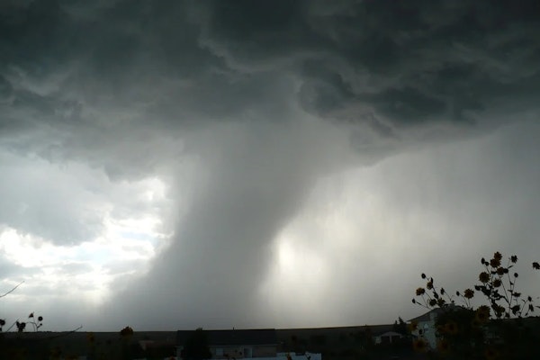 Intense Storms Last Day Of March: 50 Tornadoes And 32 People Dead