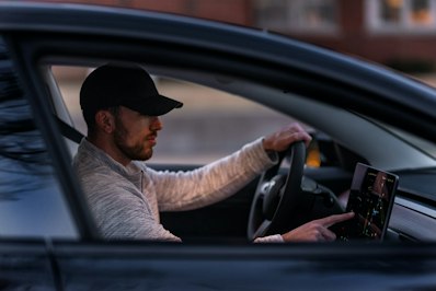 Tesla to Integrate Insurance Program in Its Smartphone App - Insurance Claims News Article