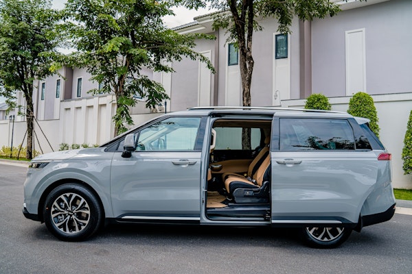 Minivan Safety Ratings Highlight Second-Row Issues