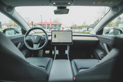Driverless Tesla Crash In Houston Kills 2 Passengers - Insurance Claims News Article