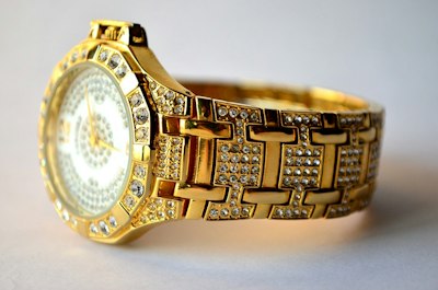 Brinks Heist Lawsuit: Jewelry Underinsured, Driver Asleep - Insurance Claims News Article