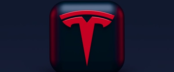 Tesla Driver Sues In Death Of Wife In Crash With Parked Emergency Vehicle (CarComplaints.com)