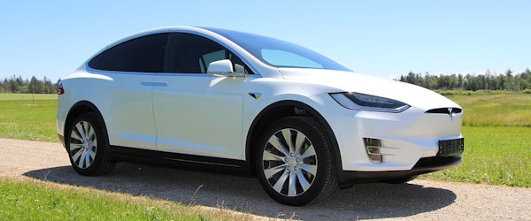Tesla Offers Real-Time Data Car Insurance To Illinois Drivers (Electrek)