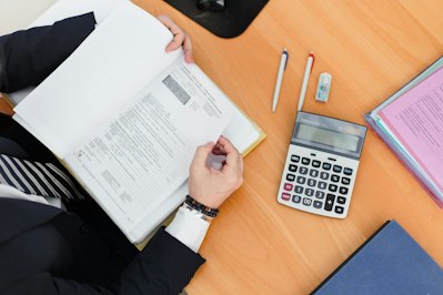 Human-in-the-Loop AI Becomes Essential in Claims Management Workflows - Insurance Claims News Article