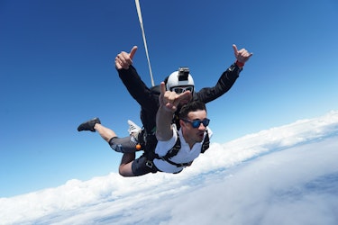 LAPD Officer Charged With Disability Fraud After Skydiving While on Injury Leave - Insurance Claims News Article