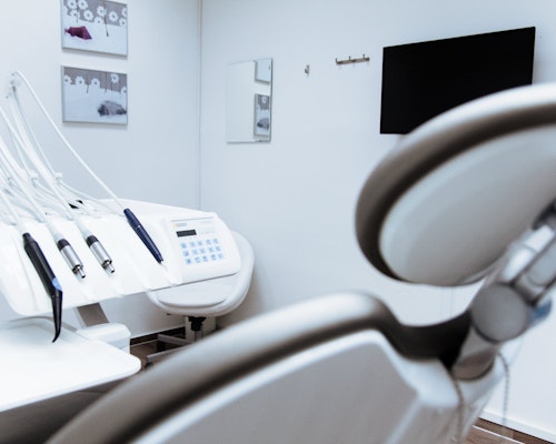 Minnesota Woman Sues Dentist Over Extensive, Allegedly Harmful Dental Procedures