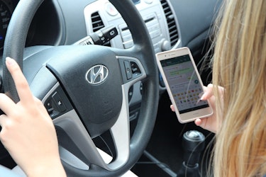 Smartphone Apps Drive Gig Workers, Parents To Distraction - Insurance Claims News Article