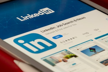 LinkedIn Faces Lawsuit Over Alleged Customer Data Use for AI Training - Insurance Claims News Article