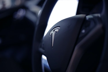 Tesla On Autopilot Crashes Into Florida Police Car (ClickOrlando.com)