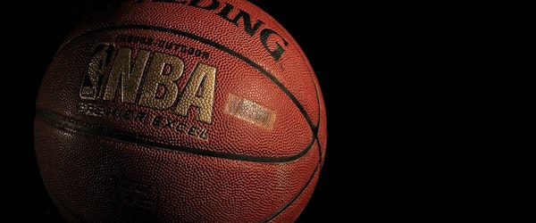 18 Former N.B.A. Players Charged With Insurance Fraud (The New York Times)