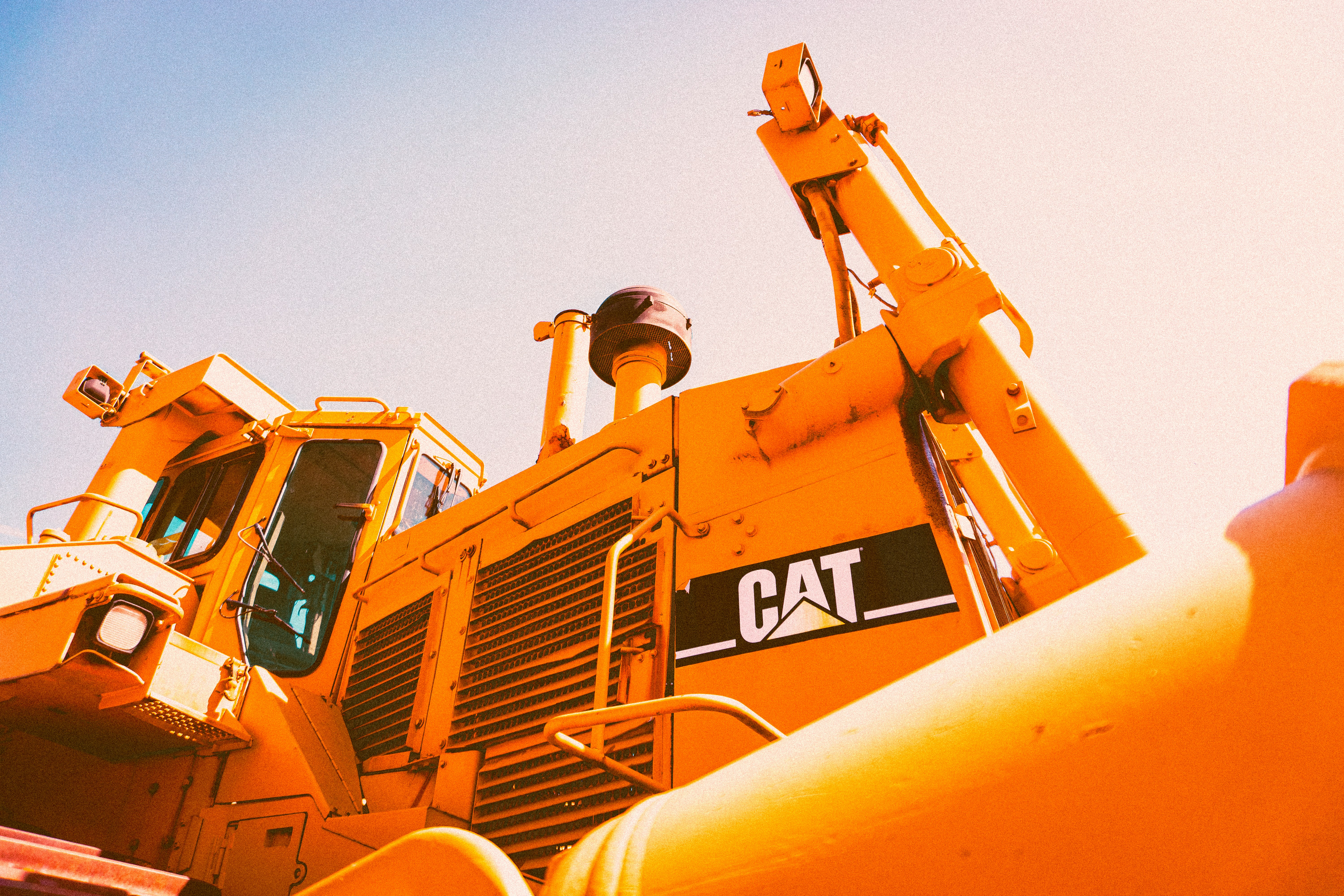 Caterpillar’s AI Push Fuels New Insurance Risks in Autonomous Equipment
