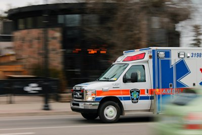 57 Injured In New York Tour Bus Rollover Accident - Insurance Claims News Article